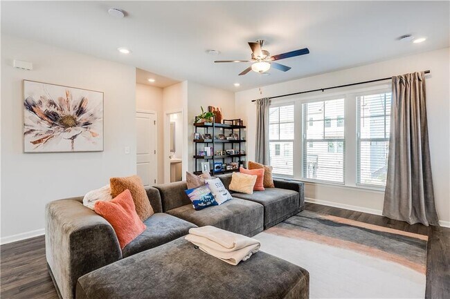 Building Photo - 1634 Halbrook Pl SW