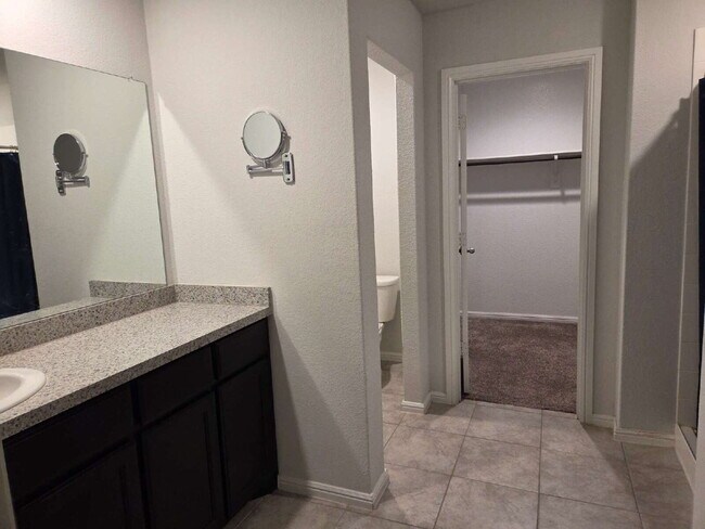 Building Photo - 3128 Winoak Dr