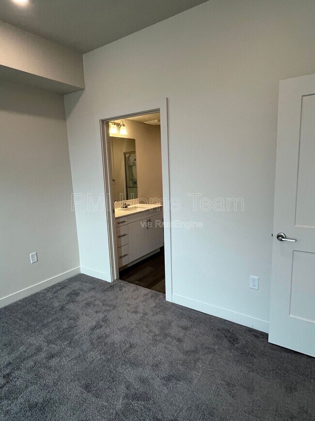 Building Photo - 155 E Ninth