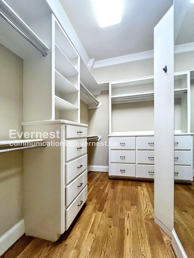 Building Photo - 9558 Hampton Reserve Dr