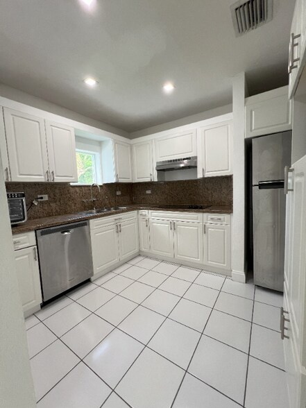 Building Photo - 6415 SW 82nd St