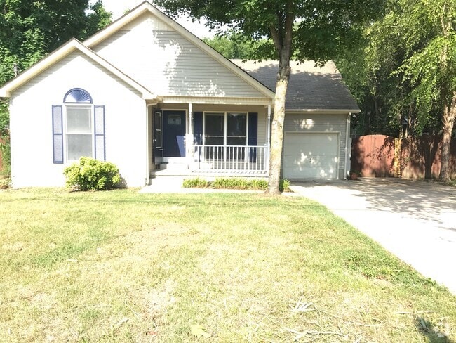 Front view - 1122 Woods Edge Dr