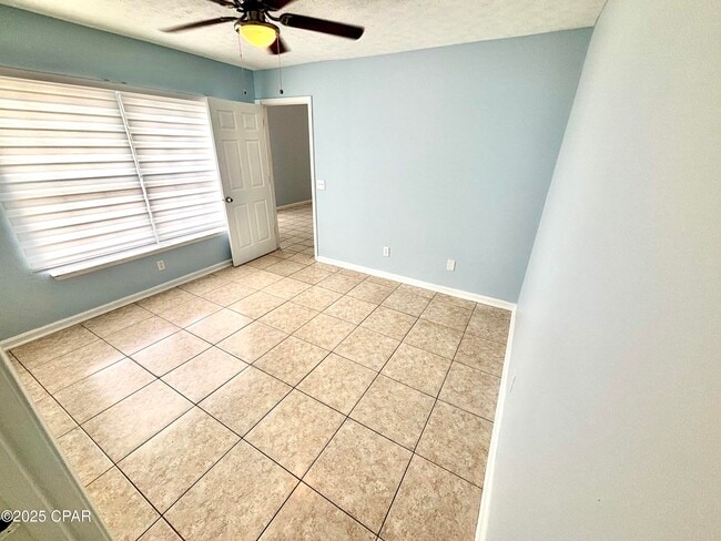 Building Photo - 5526 Sunset Ave