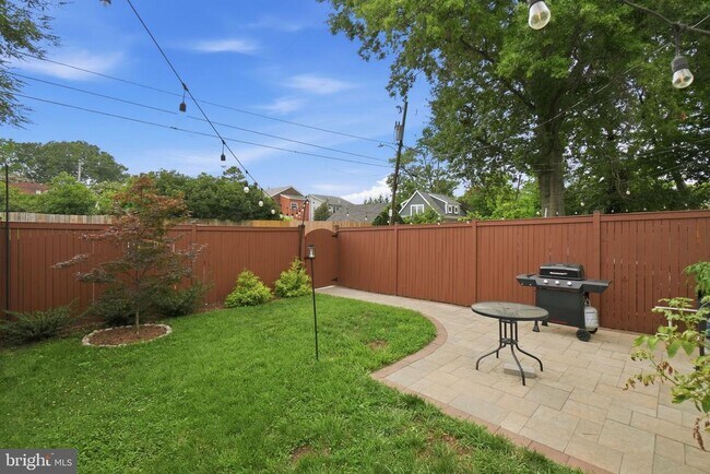 Building Photo - 345 Wesmond Dr