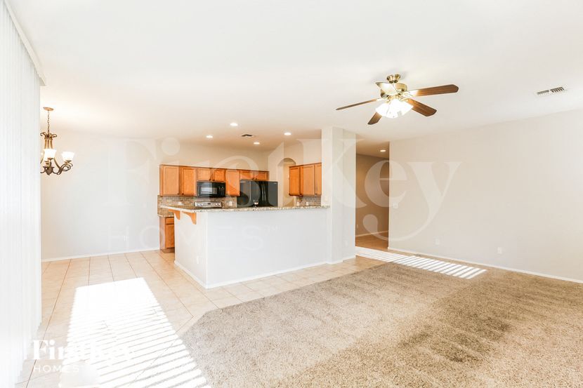 Building Photo - 15913 W Ventura St