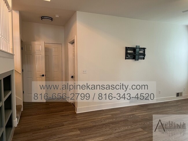 Building Photo - Gorgeous Multi Level Side by Side Split, P...