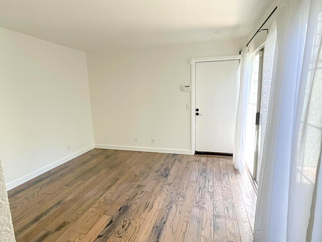 Building Photo - Wonderful Townhome In Walnut Creek Near He...