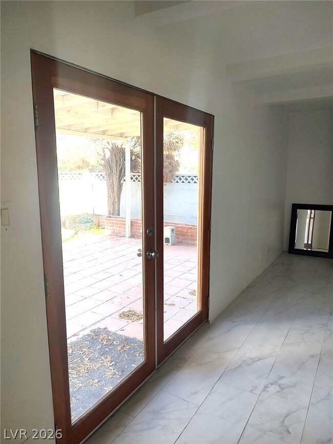 Building Photo - 2005 E Oakey Blvd