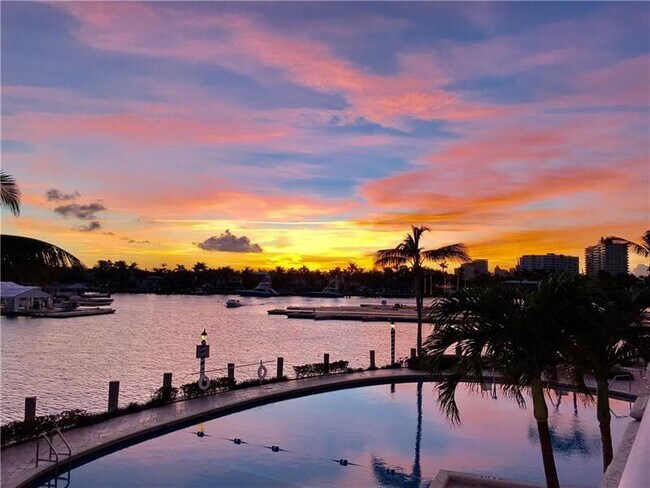 Building Photo - 1 Las Olas Cir