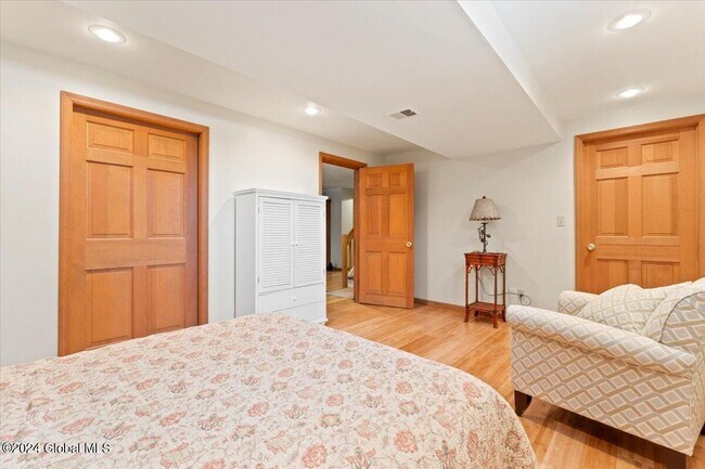 Building Photo - 7 Hill Rd