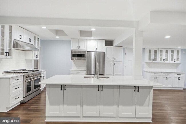 Building Photo - 808 Cottonwood Dr