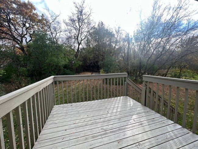 Building Photo - Lacy Road Duplex