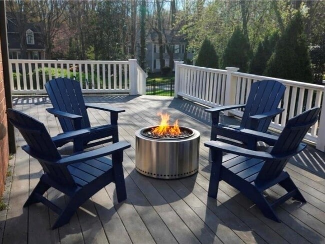 Building Photo - 2752 Saddle Ridge Lake Dr