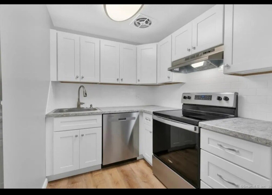 New kitchen - 174 Burgundy Hill Ln
