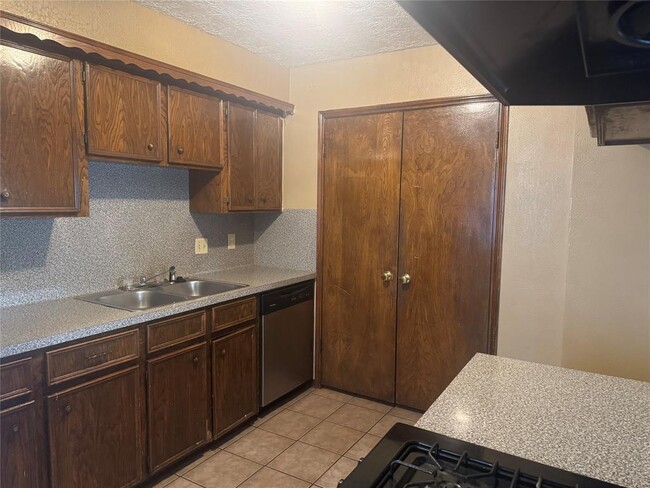 Building Photo - 4908 Faircrest St