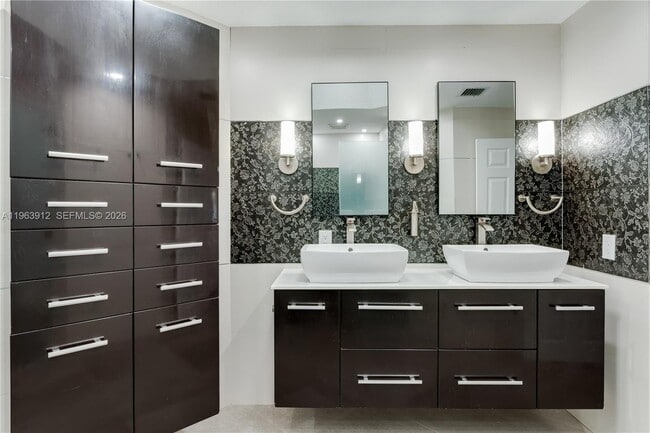 Building Photo - 7044 NW 115th Ct