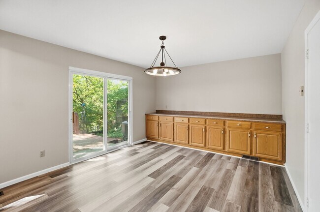 Building Photo - Three Bedroom Home with Great Outdoor Entertainment Space!