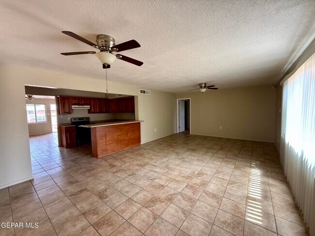 Building Photo - 2801 Hawick Rd