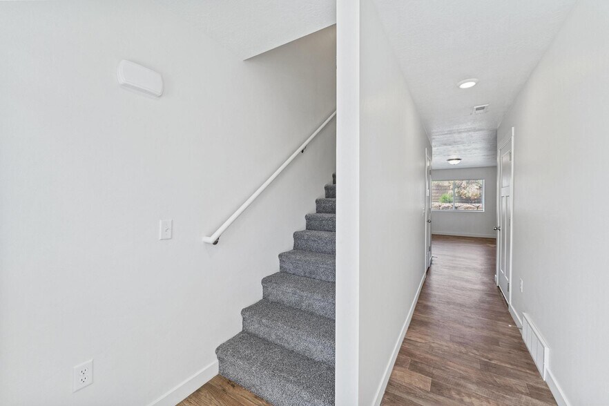 Building Photo - 14888 S Sliding Rock Way