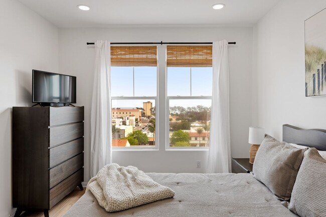 Building Photo - OCEAN VIEWS AND DOWNTOWN VIBES