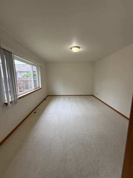Master bedroom - 1529 Sarah St
