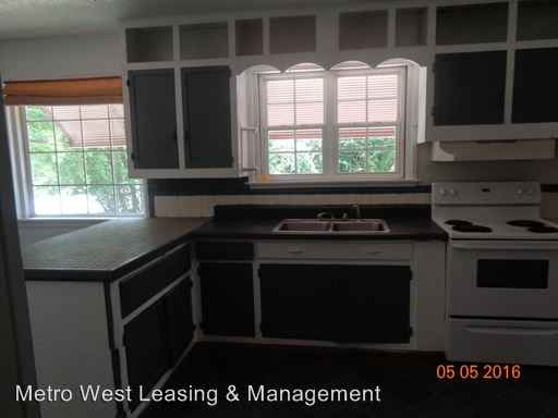 Building Photo - 810 N Park St