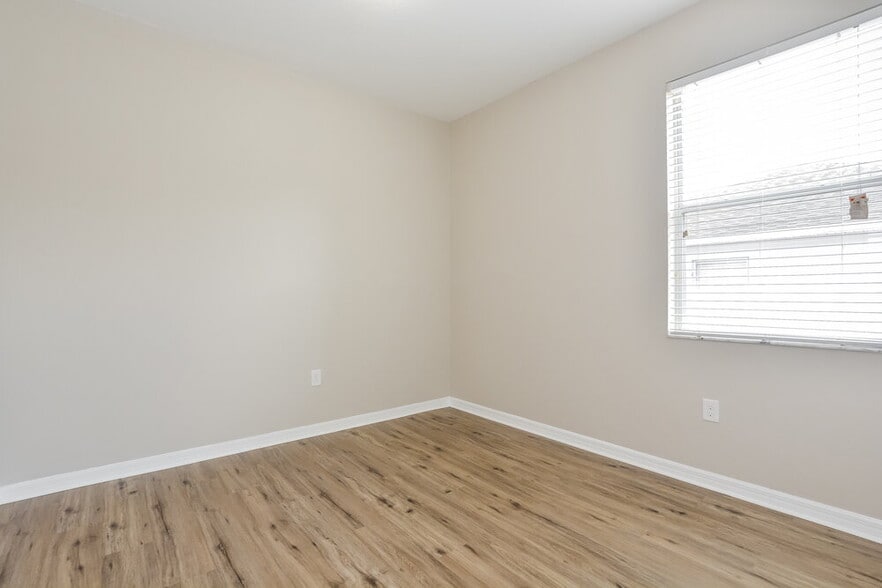 Building Photo - 5736 Coquyt Dr
