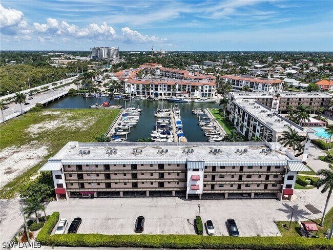 Building Photo - 801 River Point Dr