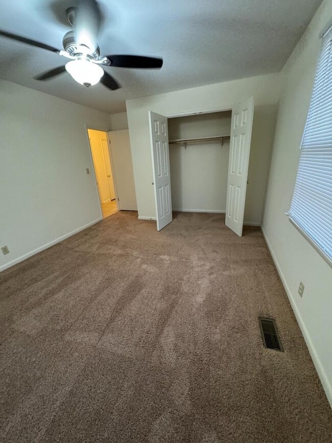 Building Photo - 208 Westhill Dr