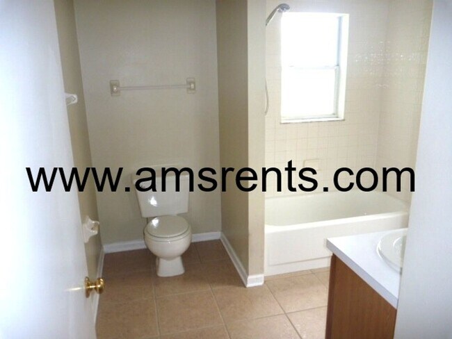 Building Photo - Spacious 3 bedroom 2 bath in Apopka