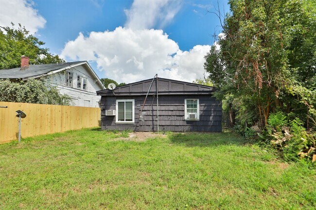 Building Photo - 2814 Winbern St