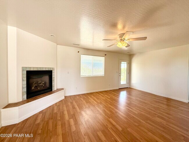 Building Photo - 1415 Lakeview Rd