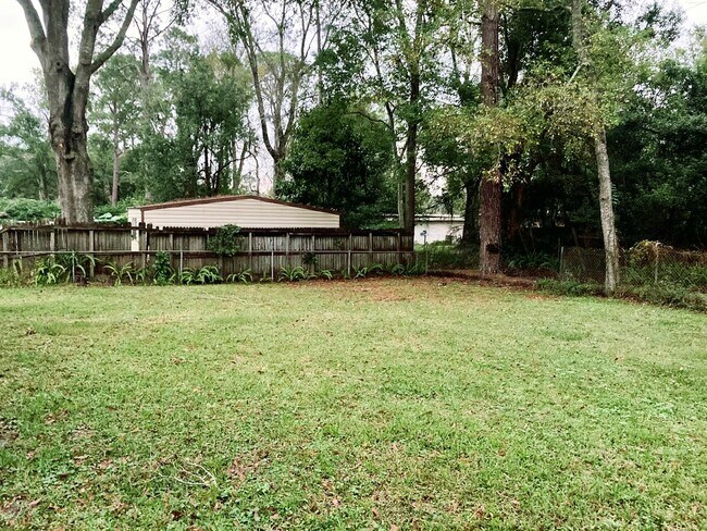 Building Photo - ***HOLIDAY SPECIAL NO RENT FOR DECEMBER*** Charming Home in Established Jacksonville Neighborhood