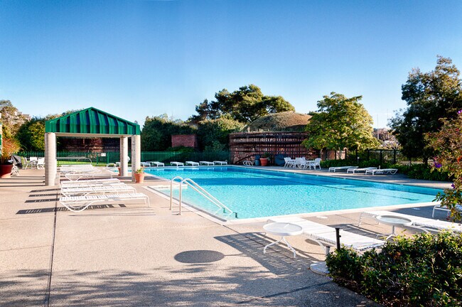 Building Photo - 1400 Pinnacle Ct