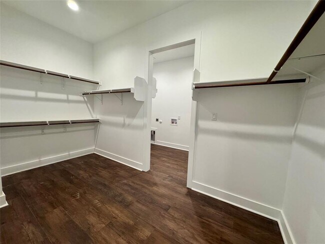 Building Photo - 1353 Red Town Rd