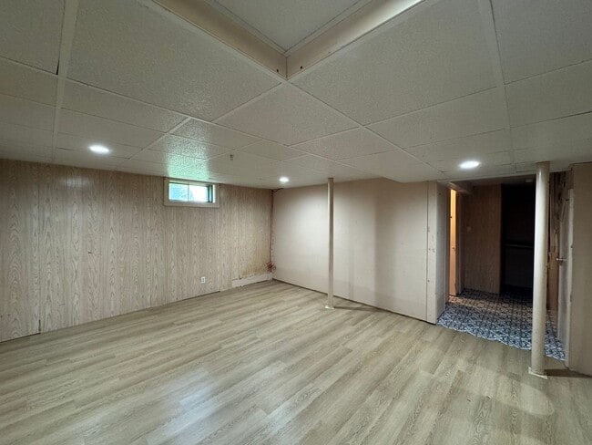 Building Photo - Woburn Townhouse| 2 Bed 1.5 Bath| Availabl...