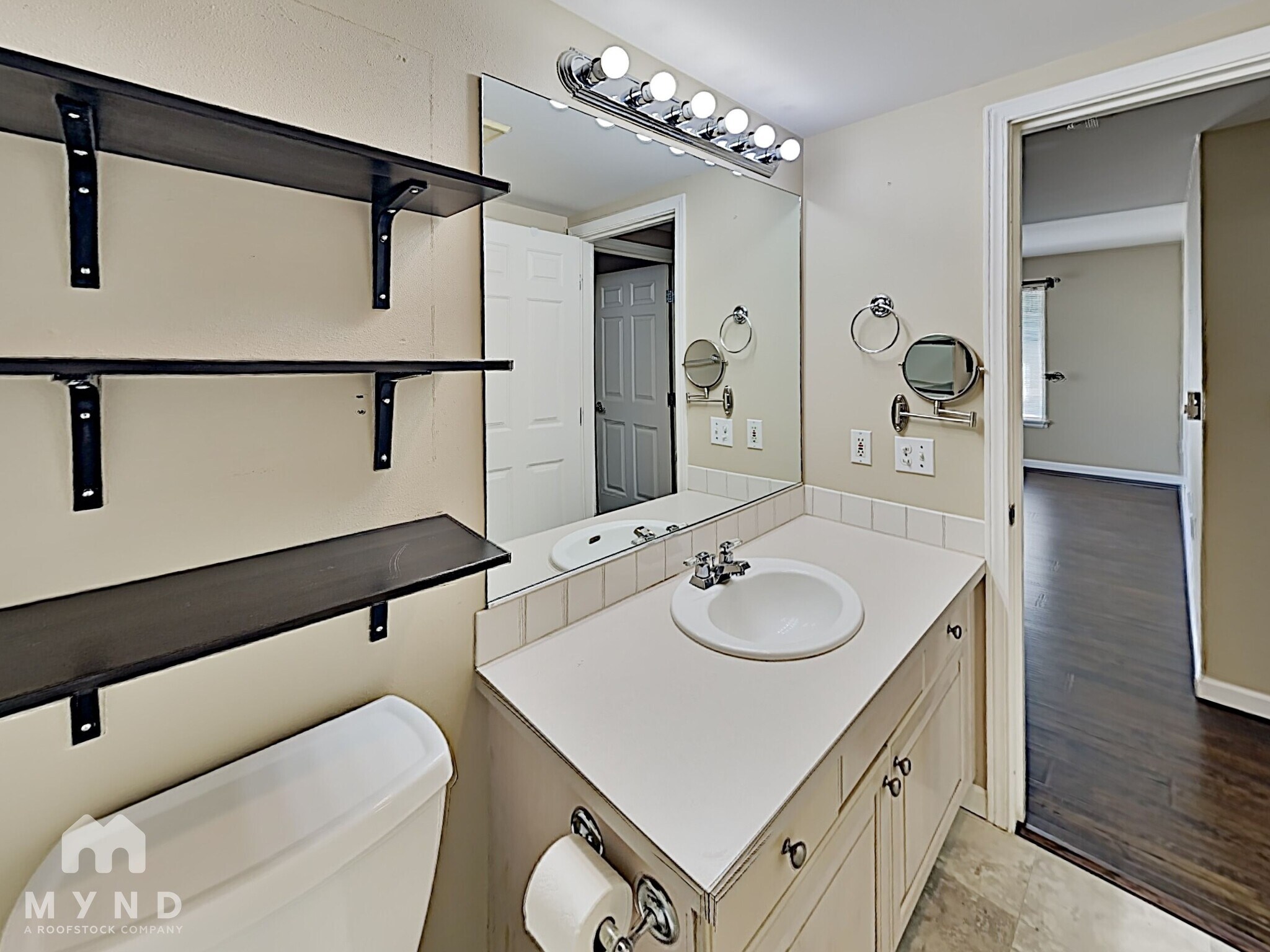 Building Photo - 2530 15th Ave W