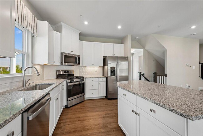 Building Photo - 1303 Potomac View Pkwy