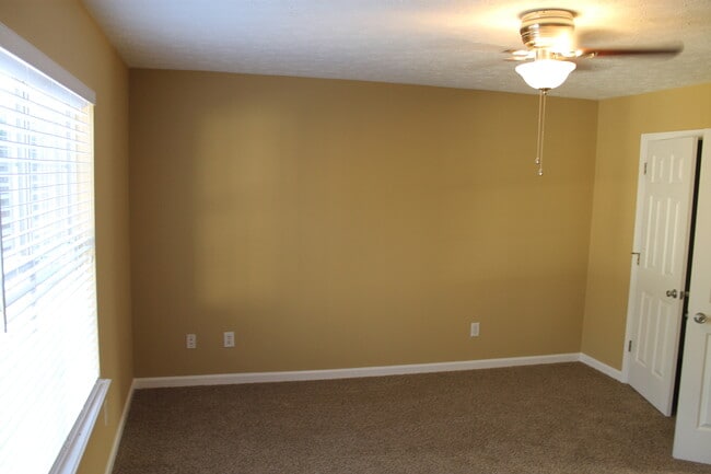 Building Photo - 207 Cobblestone Ct