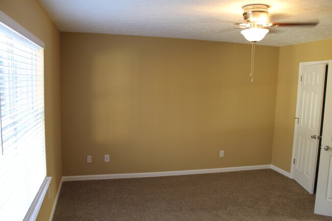 Building Photo - Lovely 3 Bed Room With 2 Baths, Gated Home (Updated pictures coming soon)