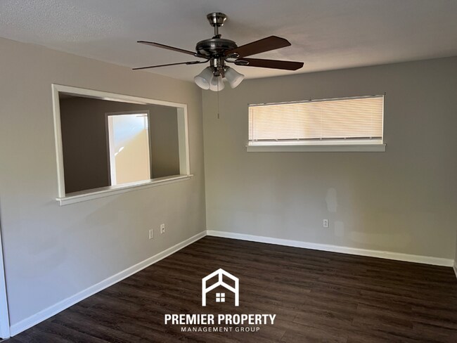 Building Photo - 2322 Rodgers Dr NE