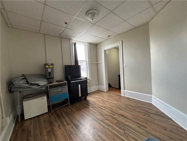 Building Photo - 209 S Wade Ave