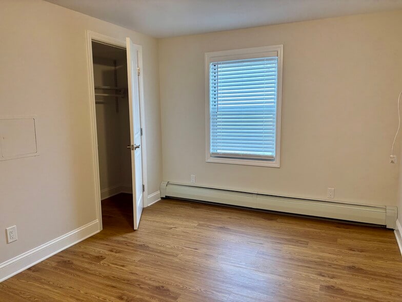 Building Photo - 6 Marwood Rd S