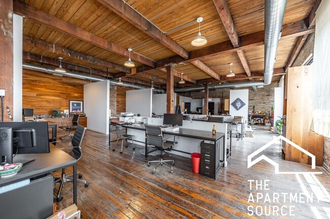 Building Photo - 3124 W Carroll Ave