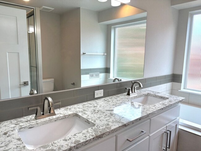 Building Photo - St. Johns Modern Build with Fenced Backyar...