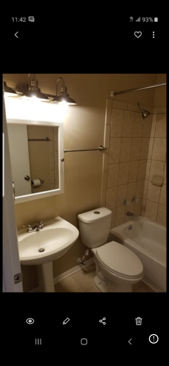 Bathroom - 1101 E Preston St