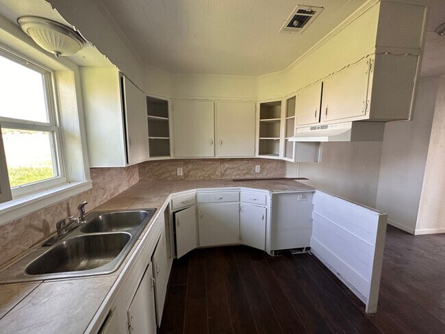 Building Photo - 850 County Road 218,