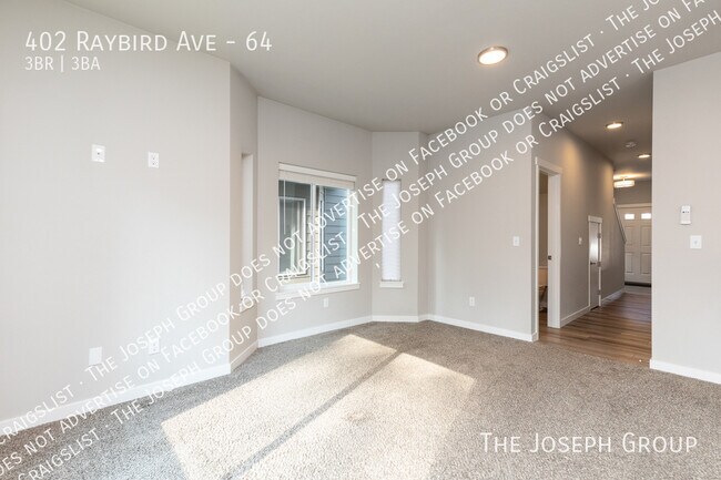 Building Photo - 402 Raybird Ave