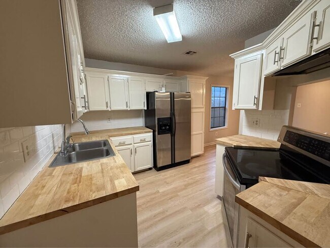 Building Photo - 311 E Jeff Davis Ave