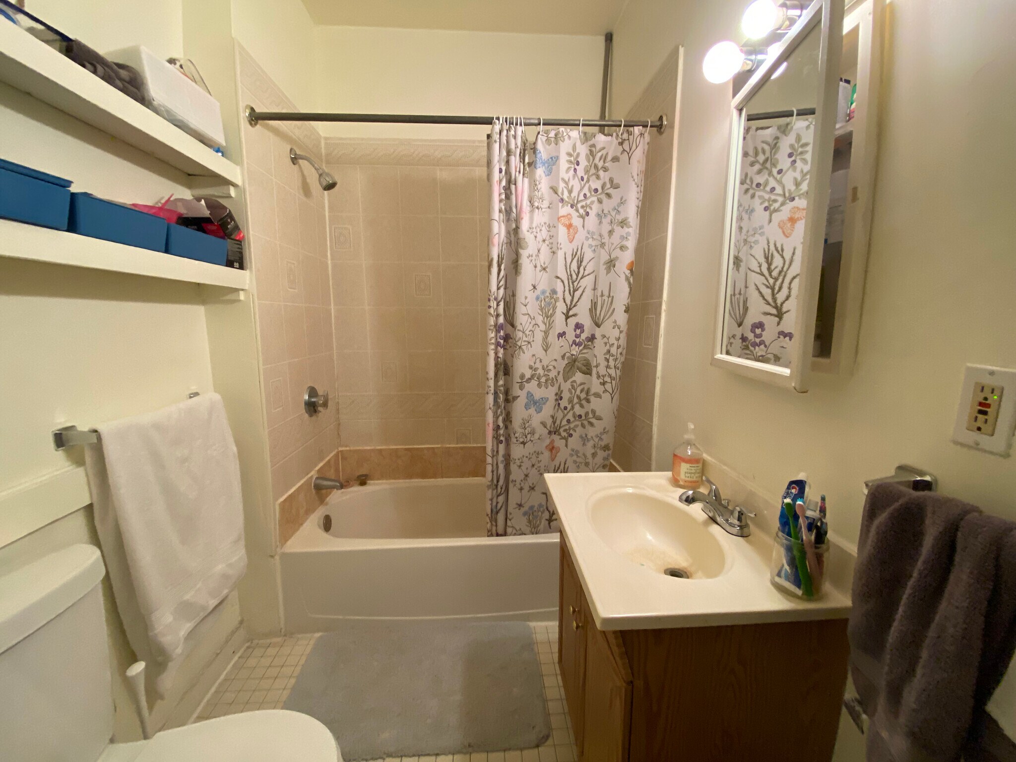 Building Photo - 168 Hillside St